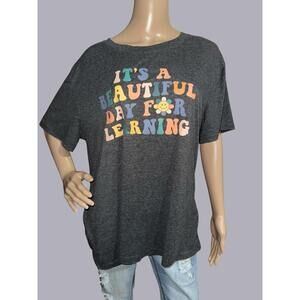 Charcoal Graphic Tee “It’s a Beautiful Day for Learning” XL